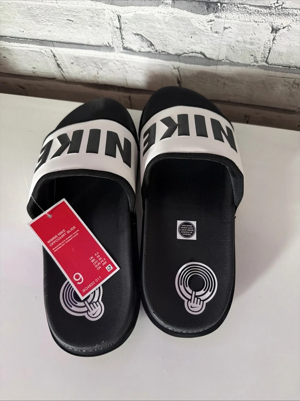 Nike Offcourt Women’s Size 9 Slide Sandals. Black/White. New with Tags.